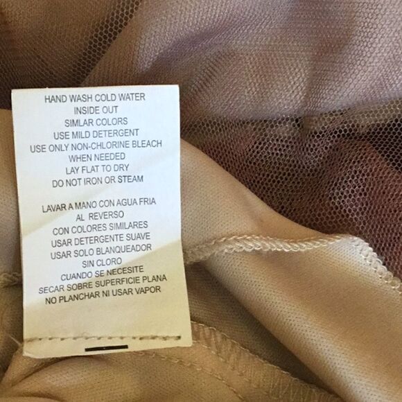 Sleeveless dress by SPEECHLESS lace top, tule skrt - Picture 15 of 15